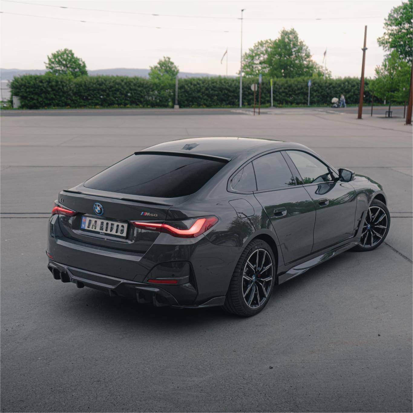 SOOQOO BMW i4 G26 BEV SQ Style Carbon Fiber Side Skirt