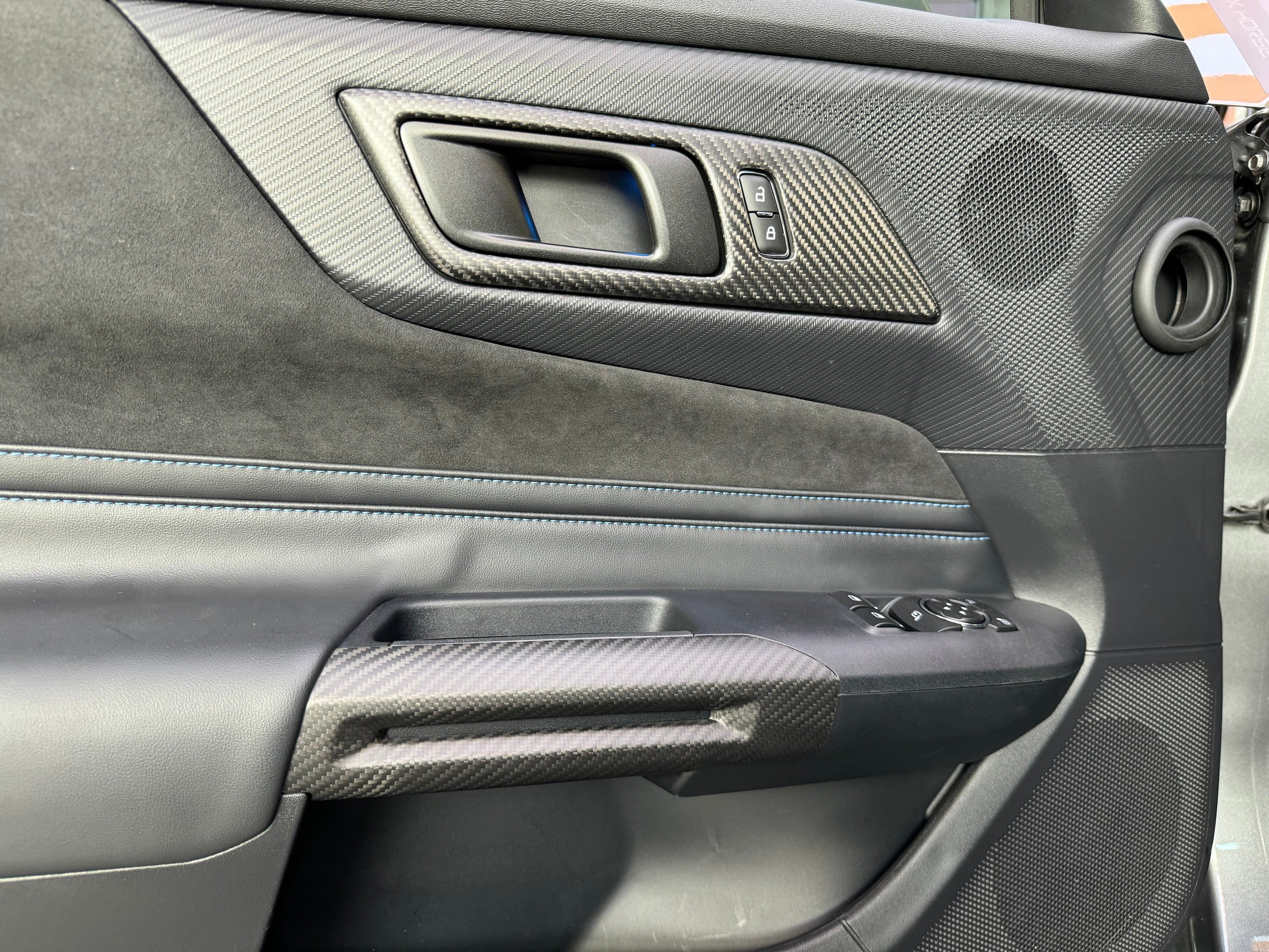THETEN 2024+ MUSTANG CARBON FIBER INTERIOR DOOR HANDLE TRIM (1 PAIR)